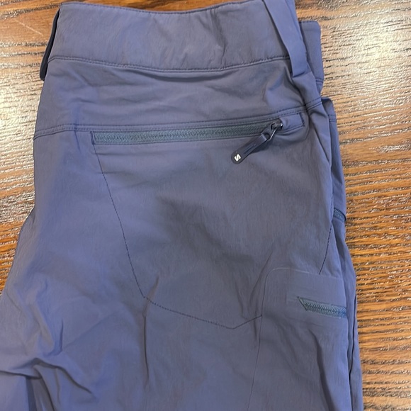 Salomon size 12 shorts. Excellent condition! Grayish/purple in color. - Picture 4 of 4